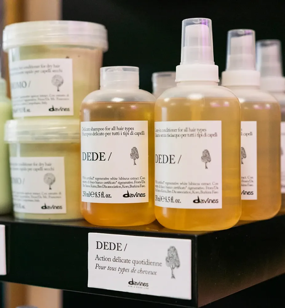 Photo de produits Dede sur un présentoir - heightwebp